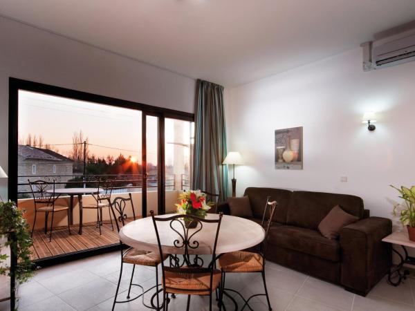 Lagrange Vacances L'Oustau de Sorgue : photo 1 de la chambre maisonnette (4 adultes)