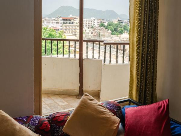 Dreamyard Udaipur : photo 7 de la chambre chambre double ou lits jumeaux deluxe - vue sur lac