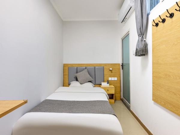 Happy Dragon Hotel - close to Forbidden City&Wangfujing Street&free coffee &English speaking,Newly renovated with tour service : photo 1 de la chambre chambre simple