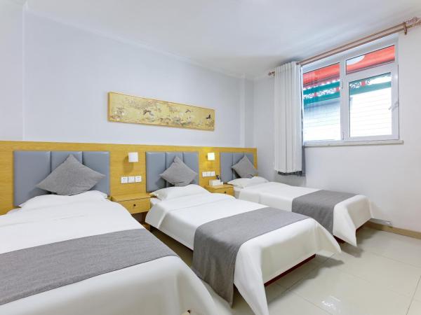 Happy Dragon Hotel - close to Forbidden City&Wangfujing Street&free coffee &English speaking,Newly renovated with tour service : photo 1 de la chambre chambre triple