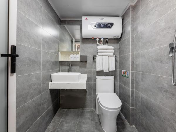 Happy Dragon Hotel - close to Forbidden City&Wangfujing Street&free coffee &English speaking,Newly renovated with tour service : photo 1 de la chambre chambre double