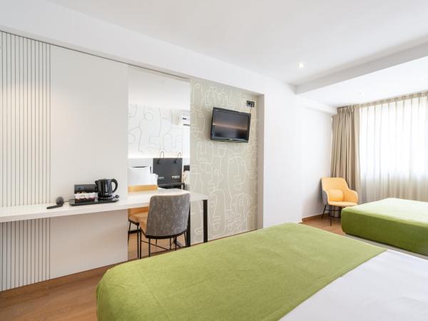 Climia Benidorm Plaza : photo 2 de la chambre chambre familiale (2 adultes + 1 enfant)