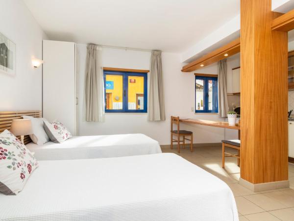 Apartamentos Rossio Mar : photo 1 de la chambre studio standard - sans balcon