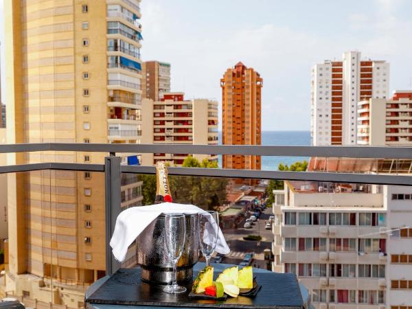 Flash Hotel Benidorm - Recommended Adults Only 4 Sup : photo 2 de la chambre chambre lits jumeaux - vue partielle sur mer