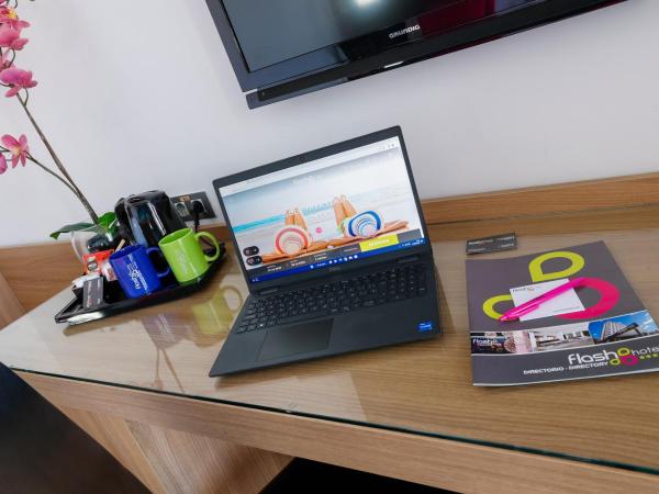 Flash Hotel Benidorm - Recommended Adults Only 4 Sup : photo 1 de la chambre chambre lits jumeaux - vue partielle sur mer