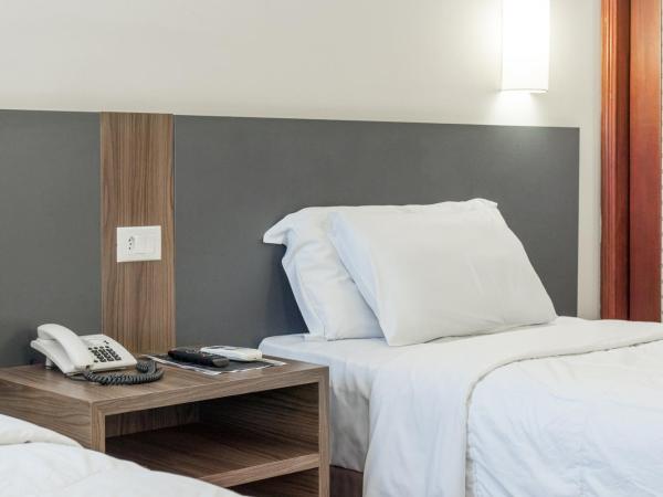 Lancaster Hotel by Castelo Itaipava : photo 3 de la chambre chambre triple standard