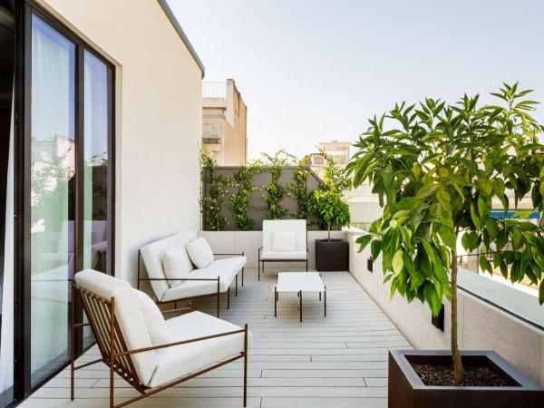 Radisson Collection Hotel, Magdalena Plaza Sevilla : photo 2 de la chambre chambre collection premium avec terrasse et bain à remous
