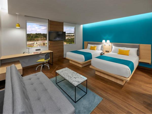 City Express Suites by Marriott Cancún Aeropuerto : photo 3 de la chambre suite lit king-size avec canapé-lit