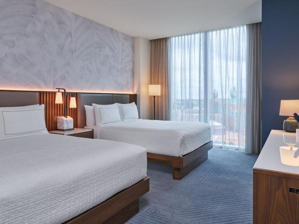 Walt Disney World Swan Reserve : photo 1 de la chambre traditional, guest room, 2 queen, no view (includes early entry to disney theme parks)