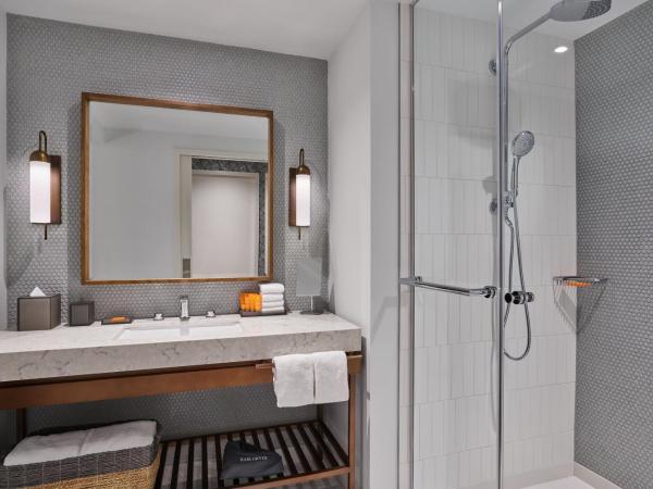 Walt Disney World Swan Reserve : photo 6 de la chambre signature epcot view, suite, 1 king, sofa bed (includes early entry to disney theme parks)