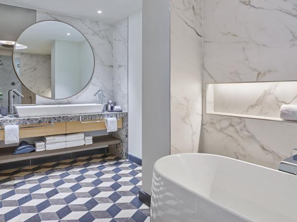 Walt Disney World Swan Reserve : photo 5 de la chambre presidential, 1 bedroom suite, 1 king, sofa bed, epcot view (includes early entry to disney theme parks)