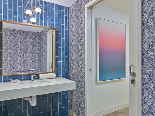 Walt Disney World Swan Reserve : photo 4 de la chambre chairman, 1 bedroom suite, 1 king, sofa bed, epcot view (includes early entry to disney theme parks)