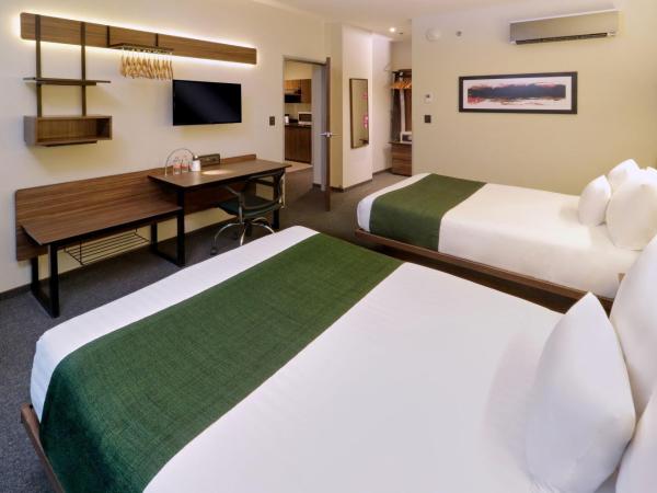 City Express Suites by Marriott Ciudad de México Santa Fe : photo 9 de la chambre suite 2 chambres avec 1 lit queen-size et 2 lits doubles