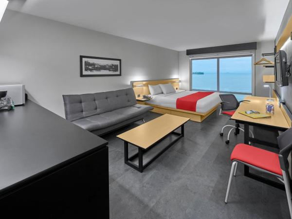 City Express by Marriott Veracruz : photo 2 de la chambre chambre lit queen-size supérieure avec canapé-lit - vue sur océan
