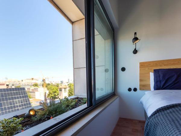 Columbano Suites - Self Check In Accomodations - Praça de Espanha, Sete Rios - Bookable parking : photo 3 de la chambre chambre deluxe