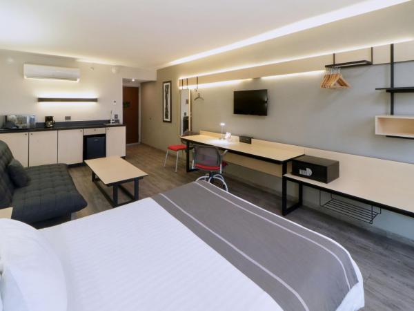 City Express Plus by Marriott Monterrey Galerías : photo 4 de la chambre chambre lit queen-size supérieure avec canapé-lit