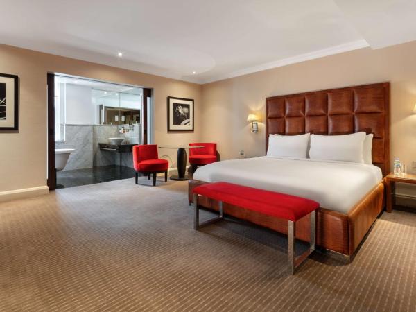 The May Fair, A Radisson Collection Hotel, Mayfair London : photo 2 de la chambre chambre premium collection