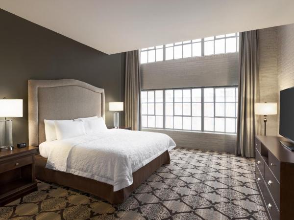 Hampton Inn and Suites New Orleans Convention Center : photo 9 de la chambre studio lit king-size - non-fumeurs