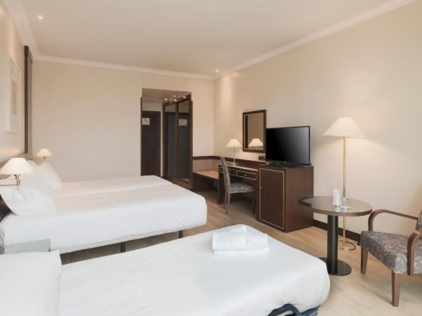 Exe Oviedo Centro : photo 3 de la chambre chambre double ou lits jumeaux standard (3 adultes)