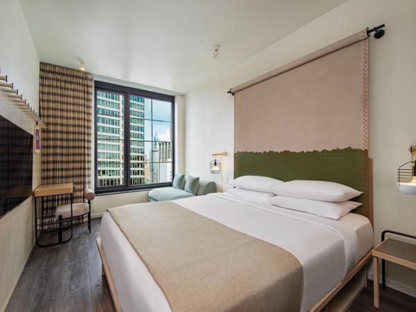 Moxy NYC Chelsea : photo 2 de la chambre chambre lit king-size exécutive - vue sur ville
