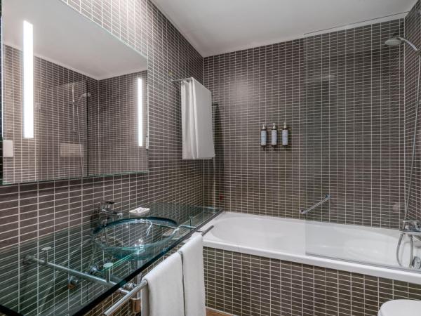 AC Hotel Brescia by Marriott : photo 4 de la chambre chambre lit king-size standard avec connexion wi-fi gratuite