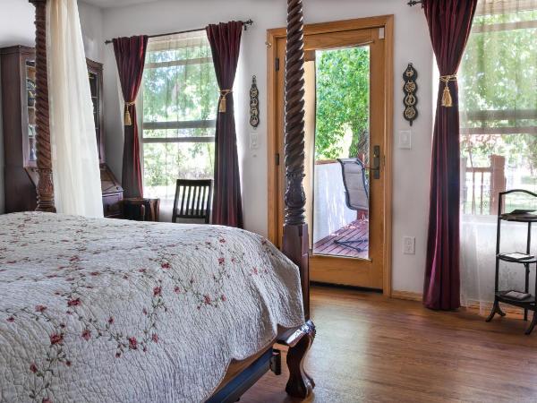 Red Horse Bed and Breakfast : photo 7 de la chambre double room with patio - pet friendly