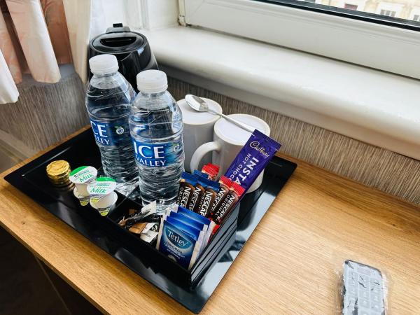 Abbotsford Guest House : photo 6 de la chambre chambre triple avec salle de bains commune