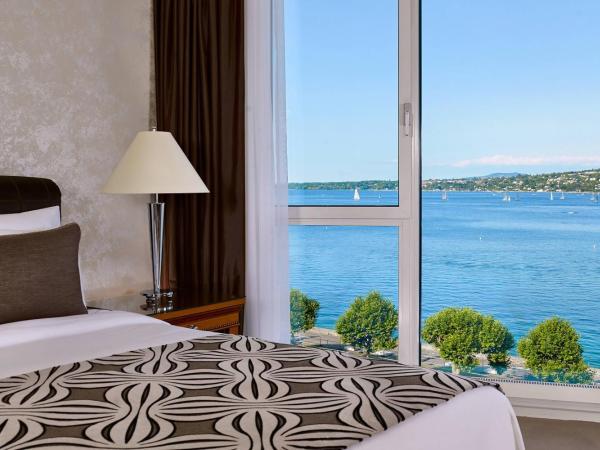 Hotel President Wilson, a Luxury Collection Hotel, Geneva : photo 4 de la chambre grande suite junior lit king-size avec vue sur lac