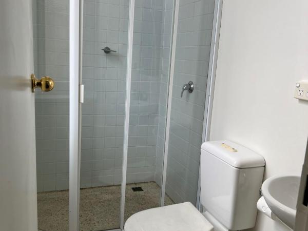 Star Bar Cafe & Hotel : photo 3 de la chambre chambre double avec salle de bains privative