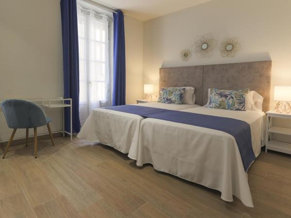 Dorinda Rooms : photo 1 de la chambre chambre triple supérieure