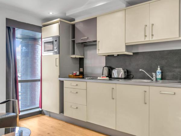 Roomzzz Leeds City West : photo 4 de la chambre chambre lits jumeaux supérieure