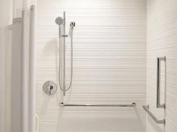 AC Hotel by Marriott Oklahoma City Bricktown : photo 1 de la chambre king room with sofa bed and roll-in shower - mobility accessible