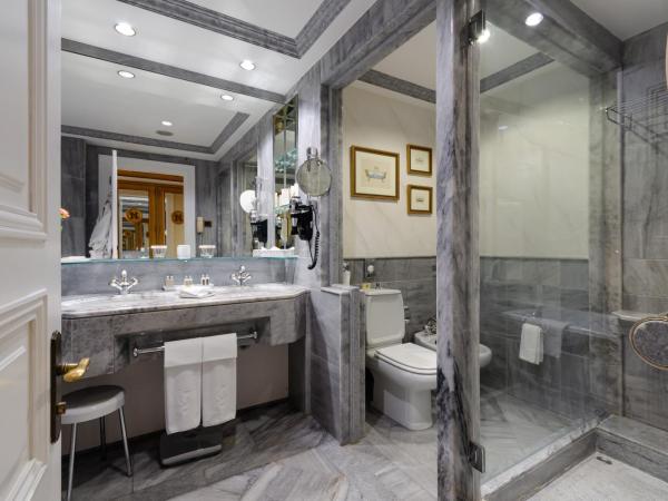 Olissippo Lapa Palace - The Leading Hotels of the World : photo 8 de la chambre chambre - vue sur piscine ou jardin