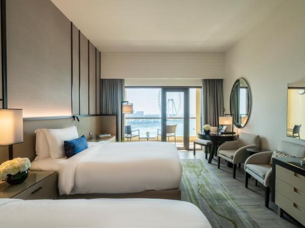 Amwaj Rotana, Jumeirah Beach - Dubai : photo 3 de la chambre chambre lits jumeaux récemment rénovée avec balcon - vue sur mer et ain dubaï