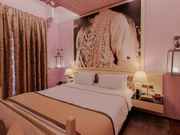 The Ajit Bhawan - A Palace Resort : photo 10 de la chambre chambre double - vue sur piscine