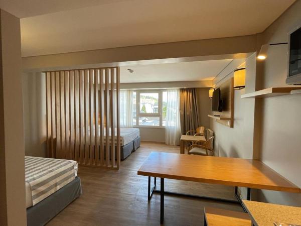 Hotel Ayres Del Nahuel : photo 6 de la chambre comfort superior family room with lake view