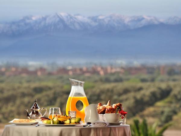 Sofitel Marrakech Palais Impérial & Spa : photo 2 de la chambre suite lit king-size agdal prestige avec balcon - vue sur montagne ou piscine