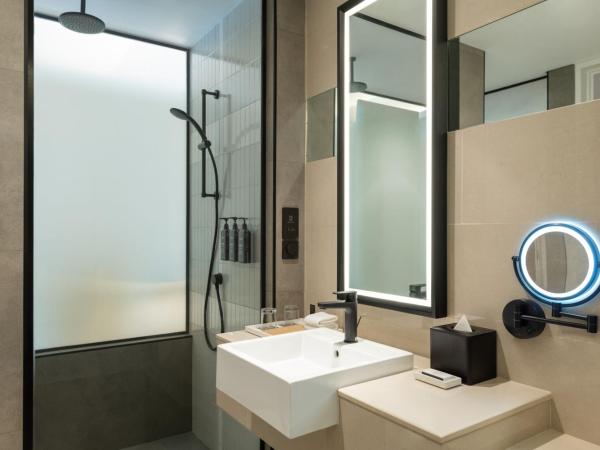 Sheraton Mall of the Emirates Hotel, Dubai : photo 4 de la chambre grande chambre lits jumeaux deluxe - vue sur toits