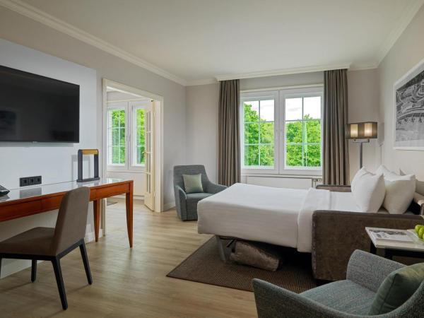 Courtyard by Marriott Hamburg Airport : photo 4 de la chambre suite