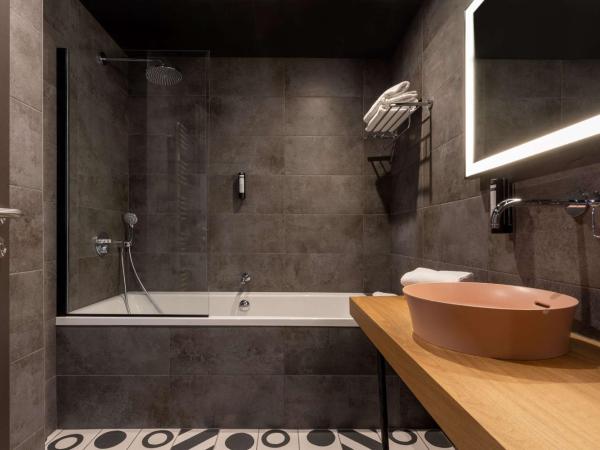 Best Western Plus Monopole Métropole : photo 5 de la chambre signature room with whirlpool bath