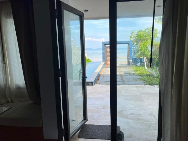 The Nchantra Beachfront Resort : photo 7 de la chambre villa - côté plage