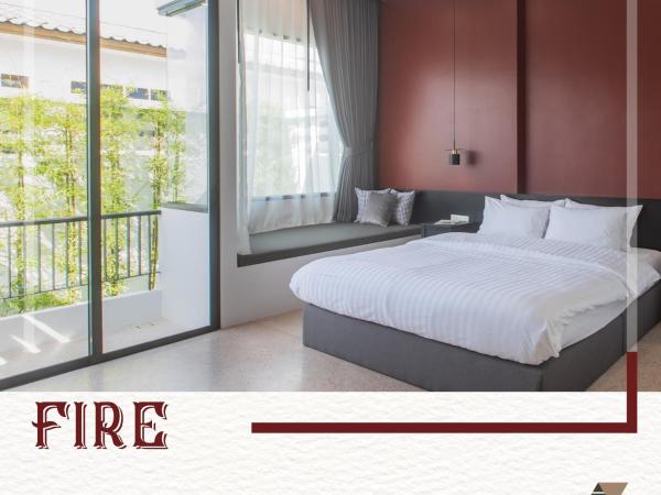 The Elements Boutique House : photo 1 de la chambre chambre lit king-size avec balcon