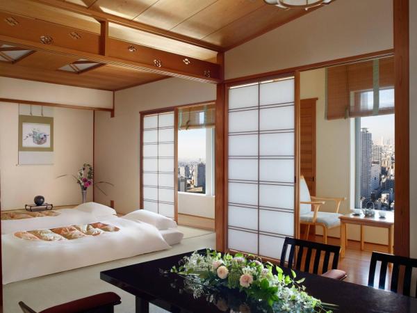 The Ritz-Carlton Osaka : photo 1 de la chambre suite japonaise avec 5 lits jumeaux/simple(s) futons - vue sur ville