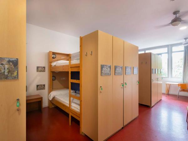 Inout : photo 3 de la chambre lit dans dortoir mixte de 10 lits avec salle de bains privative