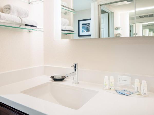 Residence Inn by Marriott Las Vegas Hughes Center : photo 4 de la chambre studio lit queen-size avec canapé-lit