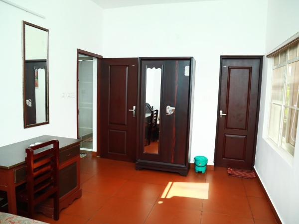 Back Packers Cochin Villa : photo 2 de la chambre chambre double ou lits jumeaux deluxe – vue sur jardin