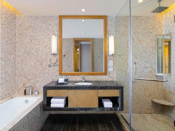 Four Points by Sheraton Hainan, Sanya : photo 5 de la chambre chambre lit king-size supérieure - vue sur ville