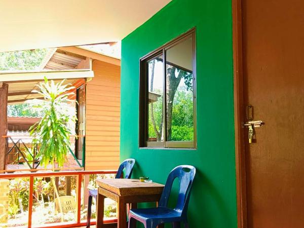 Lanta Maikeaw Bungalow : photo 4 de la chambre bungalow deluxe