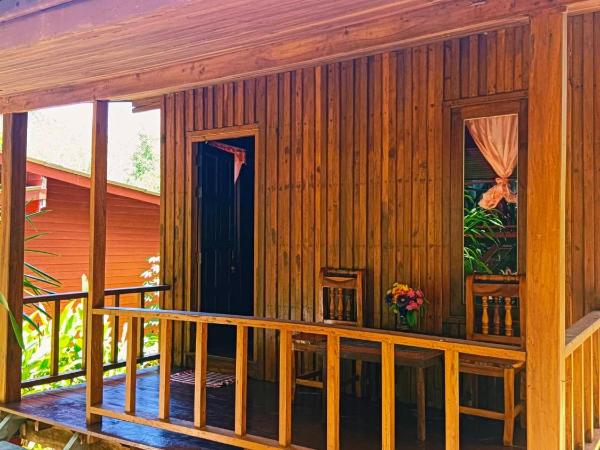 Lanta Maikeaw Bungalow : photo 4 de la chambre chambre triple