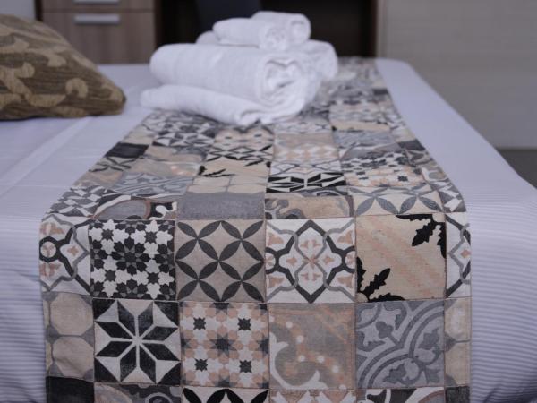 B&B Le Porte Del Centro : photo 1 de la chambre chambre double avec salle de bains privative